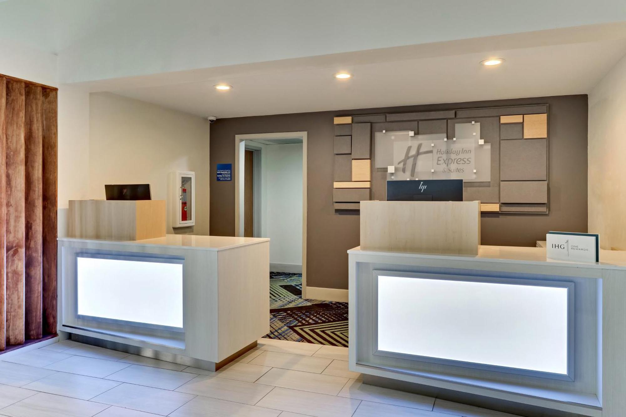 Holiday Inn Express & Suites Bad Axe, An Ihg Hotel Екстер'єр фото